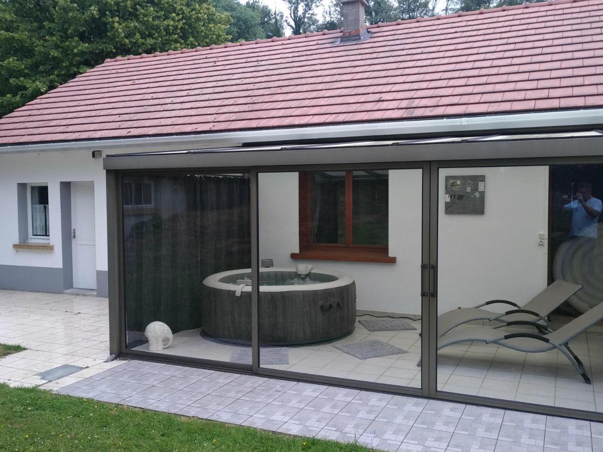 Gite De La Souche Avec Jacuzzi Doudeauville Exterior photo